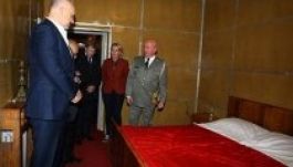 Megnyitották Enver Hodzsa volt albán kommunista vezető atombunkerét