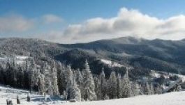 Készülhetnek a sízők, hó borítja a Madarasi Hargitát