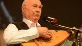 „Olyan elnökünk van, aki kínlódik a román nyelvvel”