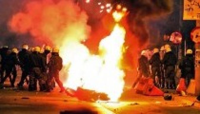 Tüntetés után gyújtogattak is Athén belvárosában