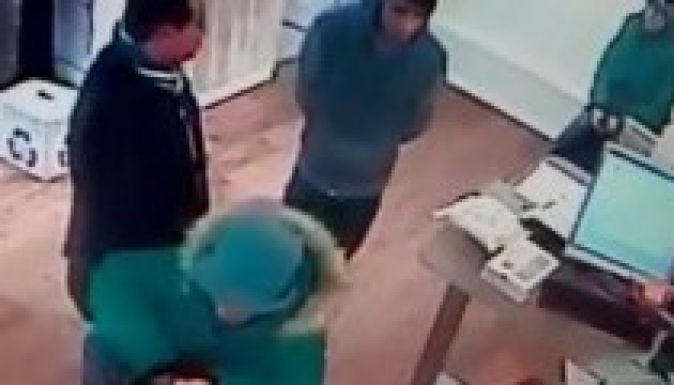 Szamosújváron filmeztek le két telefontolvajt (VIDEÓ)