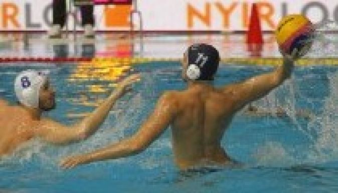 Kiverték a magyarok a vízilabdát a románok fejéből