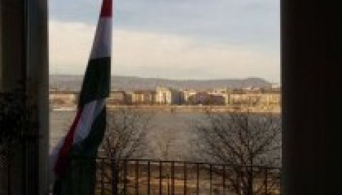 Kövér leszedette a képviselői irodaházról is az uniós zászlót