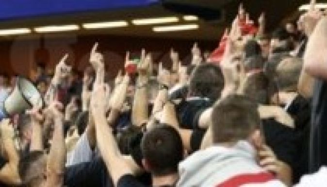 Hátat fordítottak a román himnusz közben a magyar szurkolók