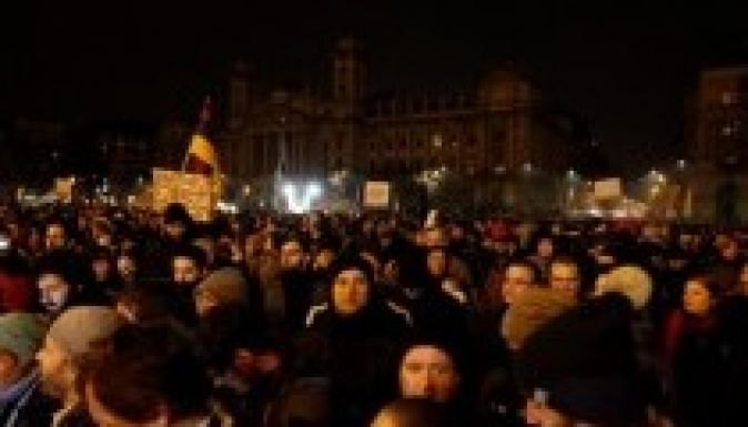 Új rendszerváltást követeltek a tüntetők Magyarországon