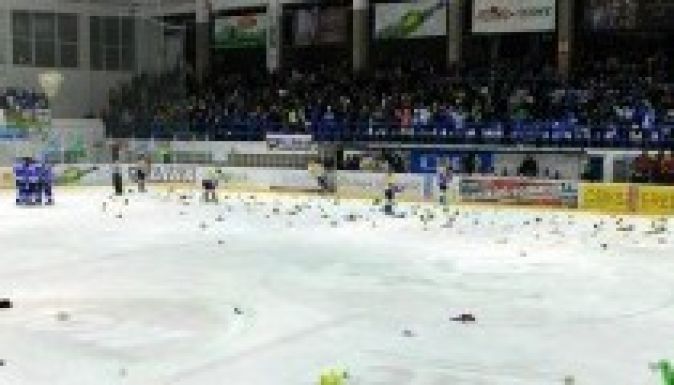 „Dobj egy macit!” akcióval oldják a feszültséget a HSC-Corona-meccsen