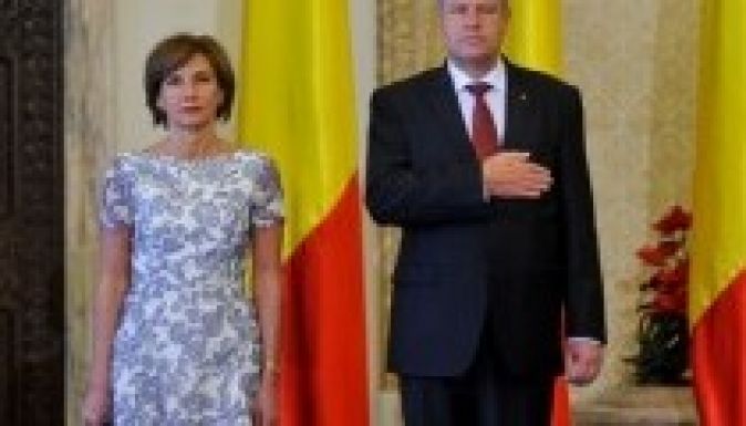 Konzultációra hívta Victor Pontát az új államfő