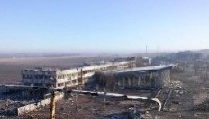 Közelharc tört ki a donyecki repülőtérnél