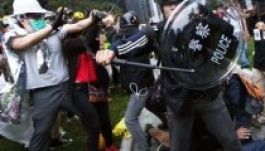 Ostrom alá vették a kormányzati épületeket a diákok Hongkongban