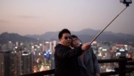 Bűncselekménynek számít Dél-Koreában a botos szelfizés