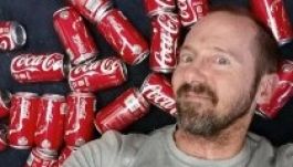 Ez történik, ha napi tíz doboz kólát iszunk