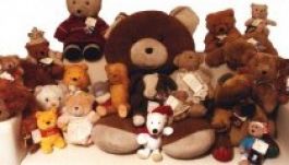 Közismert magyar művészek is lemondtak játékmackójukról