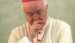 A Vatikán foglya marad a pedofíliával vádolt nuncius