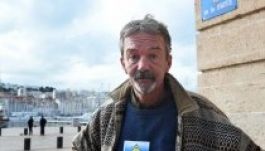 Sárga háromszöggel jelölik a hajléktalanokat Marseille-ben