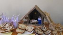 Közös karácsonyi alkotásokkal készültek gyerekek és bérszülők