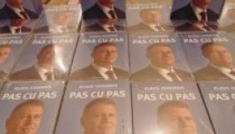 Már nyerészkednek is Johannis önéletrajzi könyvén