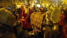 Ünnepi fényeket kapott a marosvásárhelyi főtér