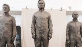 Saját szoborra gyűjt Julian Assange