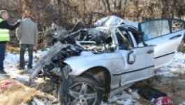 Pozdorjává tört egy BMW Feleken, a 22 éves vezetője meghalt (GALÉRIA)