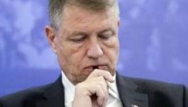 Nem szabadul meg az összeférhetetlenségi pertől Klaus Johannis