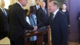 Az átadás-átvételre melegített be Johannis és Băsescu