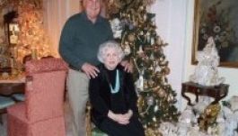 Ötven karácsonyfával várja egy házaspár az ünnepeket