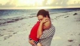 Sokaknak erőt adott a rákos kisfiát ölelő anya fotója