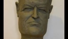 Elkészültek az első szobrok Klaus Johannis államfőről (FOTÓK)