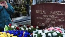 Ceaușescut siratják a románok kivégzése 25. évfordulóján