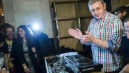 Lemezlovasként bulizta át Gyurcsány Ferenc az éjszakát