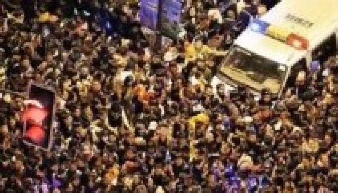 Szilveszterkor embereket tapostak agyon Sanghajban (VIDEÓ)