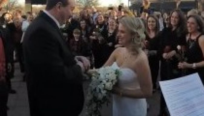 Tudtán kívül saját esküvőjére állított be a lány (VIDEÓ)