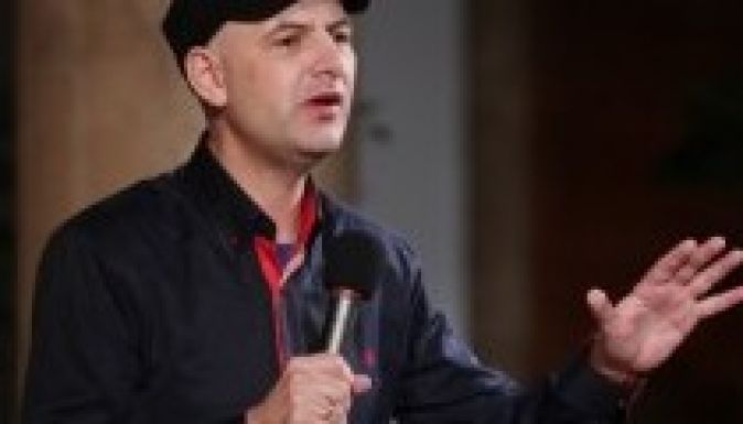 Alaposan félreértette egy recepciós Vujity Tvrtko nevét