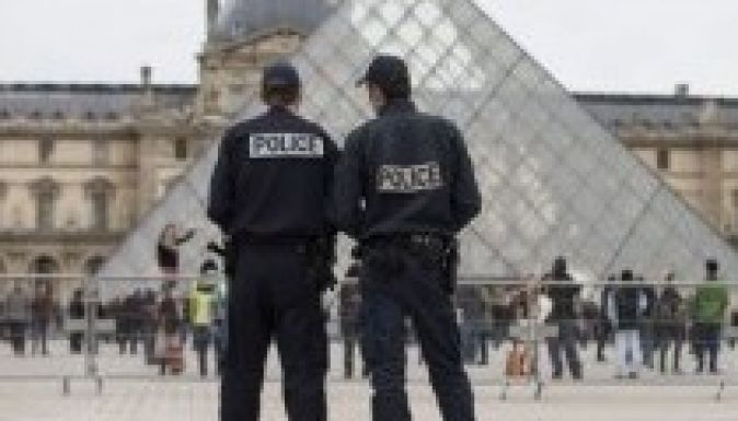 Fokozott ellenőrzésekre számítsanak a Franciaországba utazók