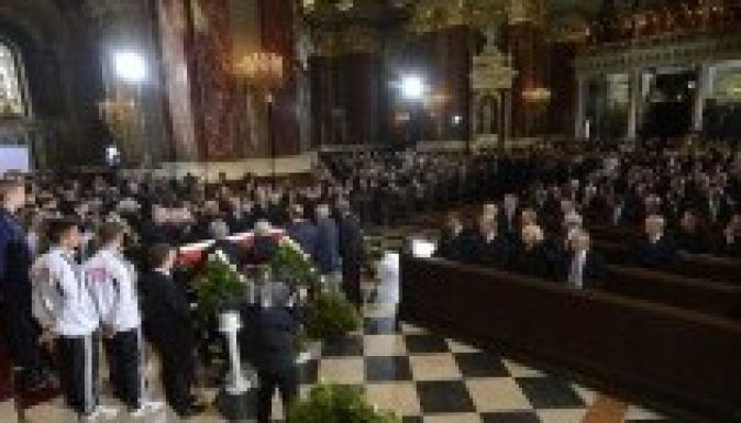 Január 30-án búcsúztatják Buzánszky Jenőt