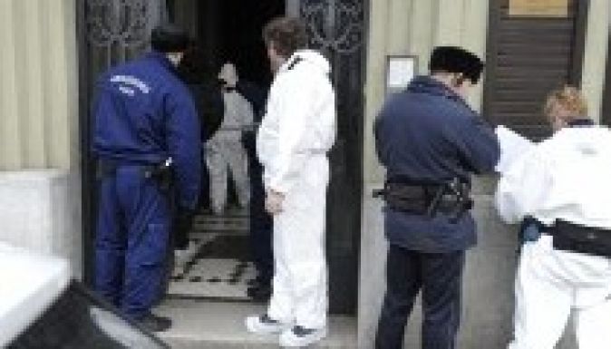 Kidobta gyermekét a 4. emeletről az apa, majd utána ugrott