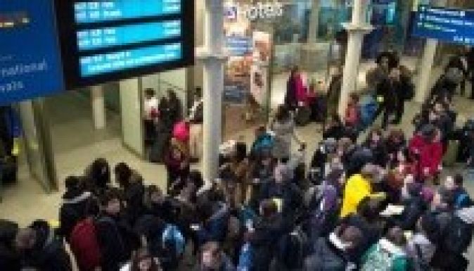 Újra járnak a vonatok a Csatorna-alagútban