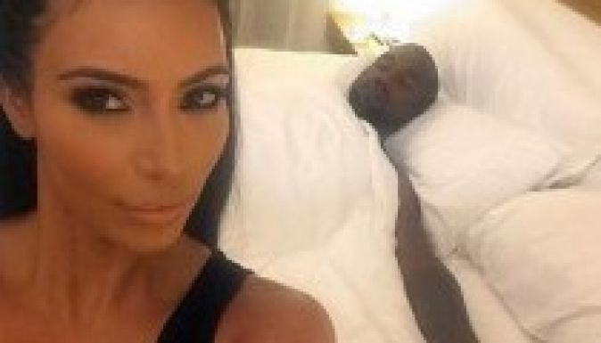 Te megvennéd Kim Kardashian 352 oldalas szelfikönyvét?