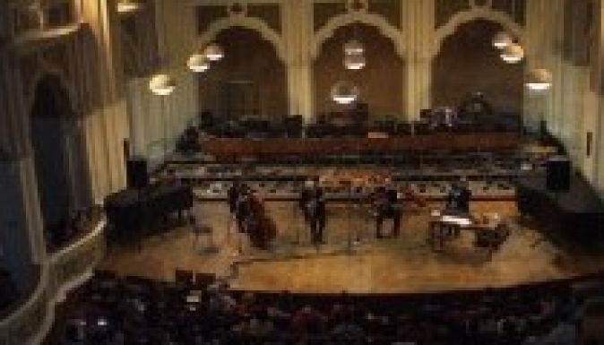 Gryllusék koncertjén még a csilláron is lógtak Szatmáron