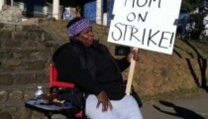 Szemtelen kamaszlányai miatt sztrájkot kezdett egy anya