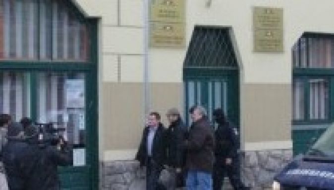 Hivatali visszaéléssel és zsarolással gyanúsítják Mezei Jánost