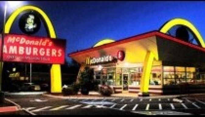 Estek az eladások, távozik a McDonald's vezérigazgatója