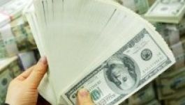 Közel 9 éves mélypontra esett az euró