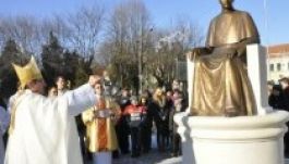 Hám János szobrot lepleztek le Szatmárnémetiben