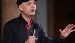 Alaposan félreértette egy recepciós Vujity Tvrtko nevét