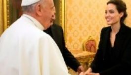 Ferenc pápa fogadta Angelina Jolie-t