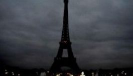 Mindkét Eiffel-torony elsötétült a terrortámadás miatt (VIDEÓK)