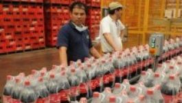 Majdnem 2000 embert rúghat ki a Coca-Cola