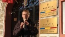 Furulyával a magyar himnusz bírságolása ellen