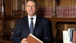 Olvasásra buzdít az Eminescu-évfordulón Johannis (VIDEÓ)